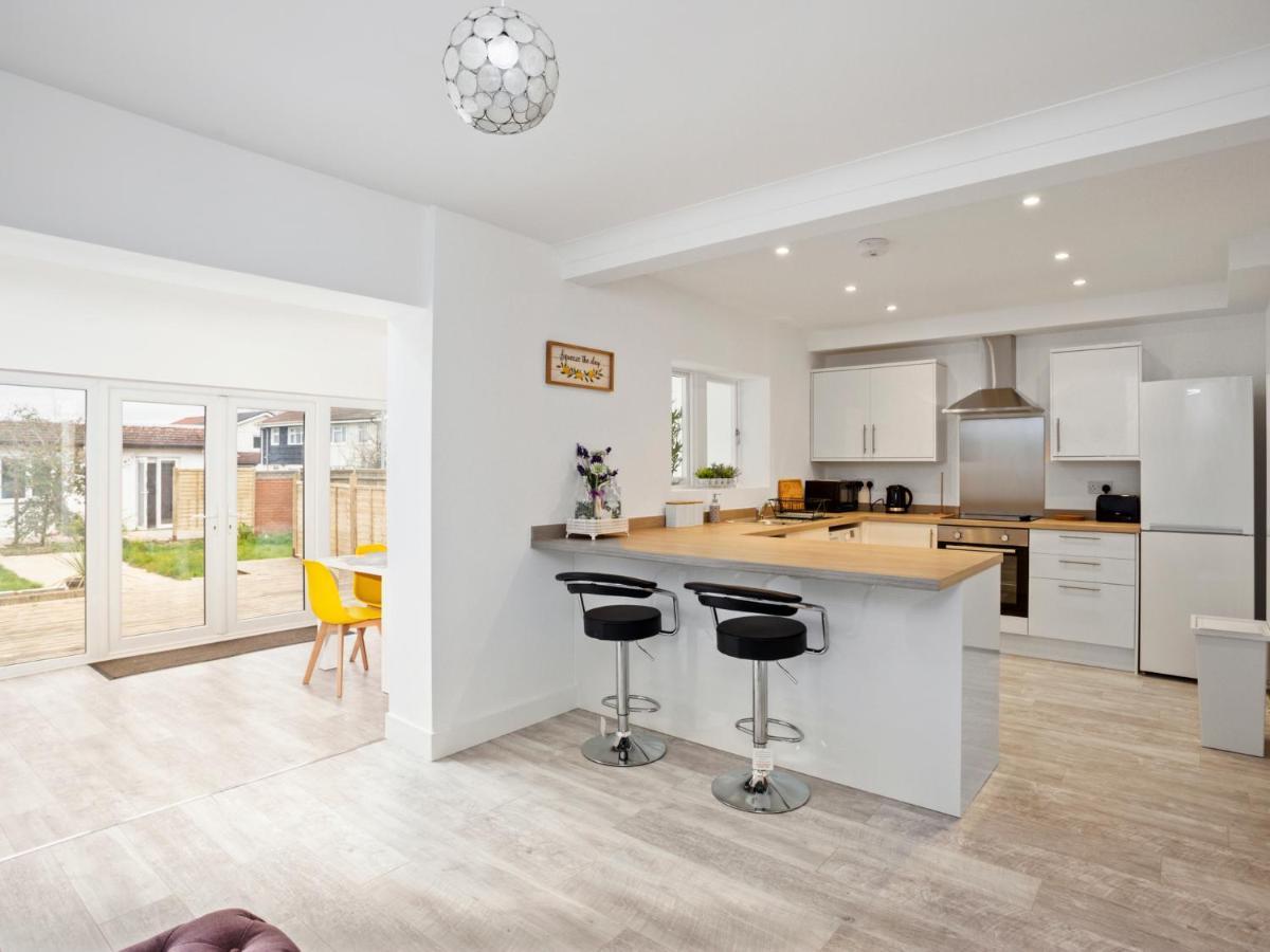 Large Modern Family Home ווינדזור מראה חיצוני תמונה